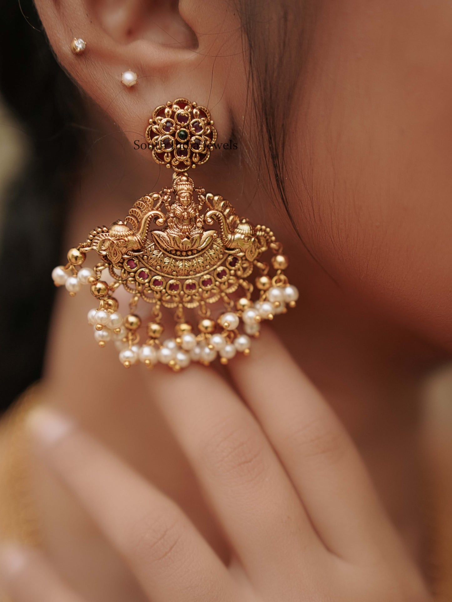 Gold Finish Pearl Temple Guttapusalu Haram