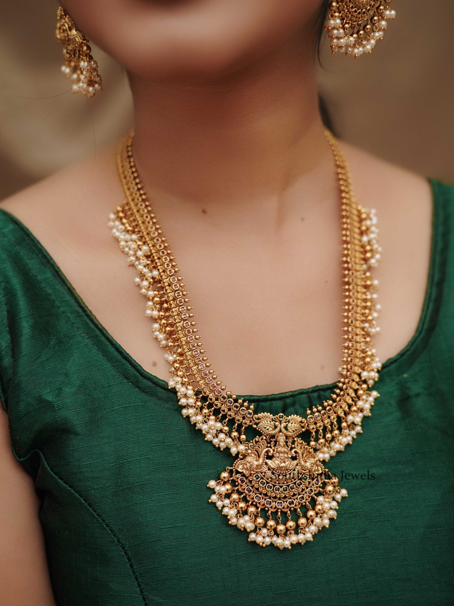 Gold Finish Pearl Temple Guttapusalu Haram